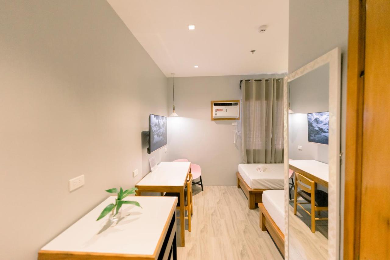 Madonna Hometel And Suites New Pandan Panabo Esterno foto